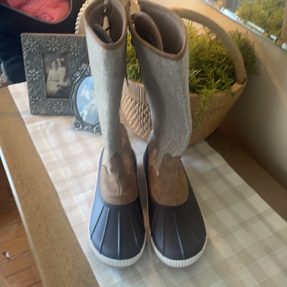 MarleyLilly high duck boots. Worn only twice. No monogram on them. - Picture 2 of 6